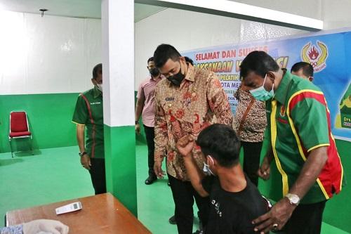 Wali Kota Medan Tinjau Pelaksanaan Vaksinasi Covid-19 Bagi Pelatih dan Atlet Kota Medan